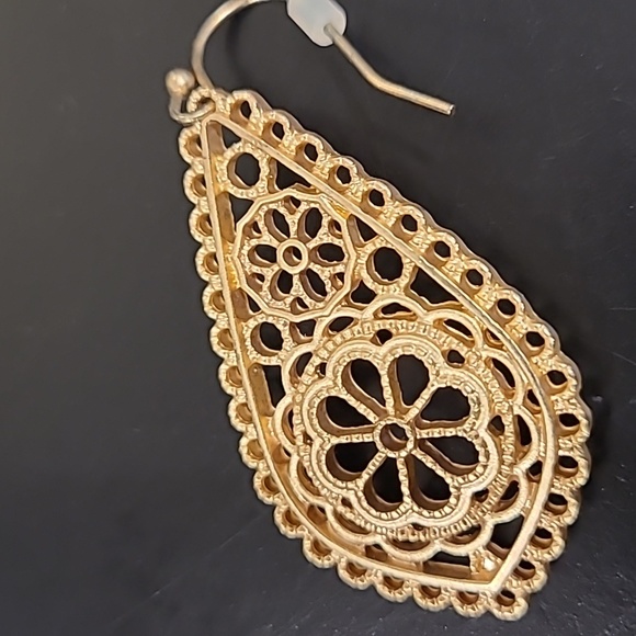 Gold Tone Teardrop Earings - Picture 2 of 3